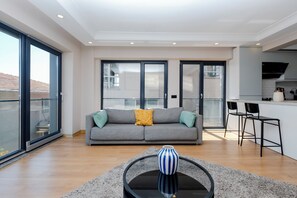 Unclassified image, 4 of 32, button - Bosphorus View with 1-Bedroom and 2 Double Beds - Elevator - Car Parking (İstanbul)