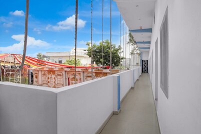 Hotel O Sultanpur Railway Junction