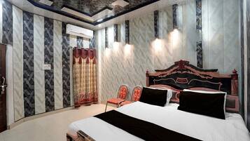 1 chambre, bureau, draps fournis