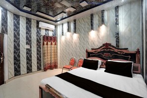 1 dormitorio, escritorio, ropa de cama