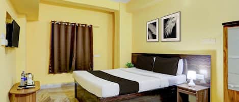 1 bedroom, desk, bed sheets