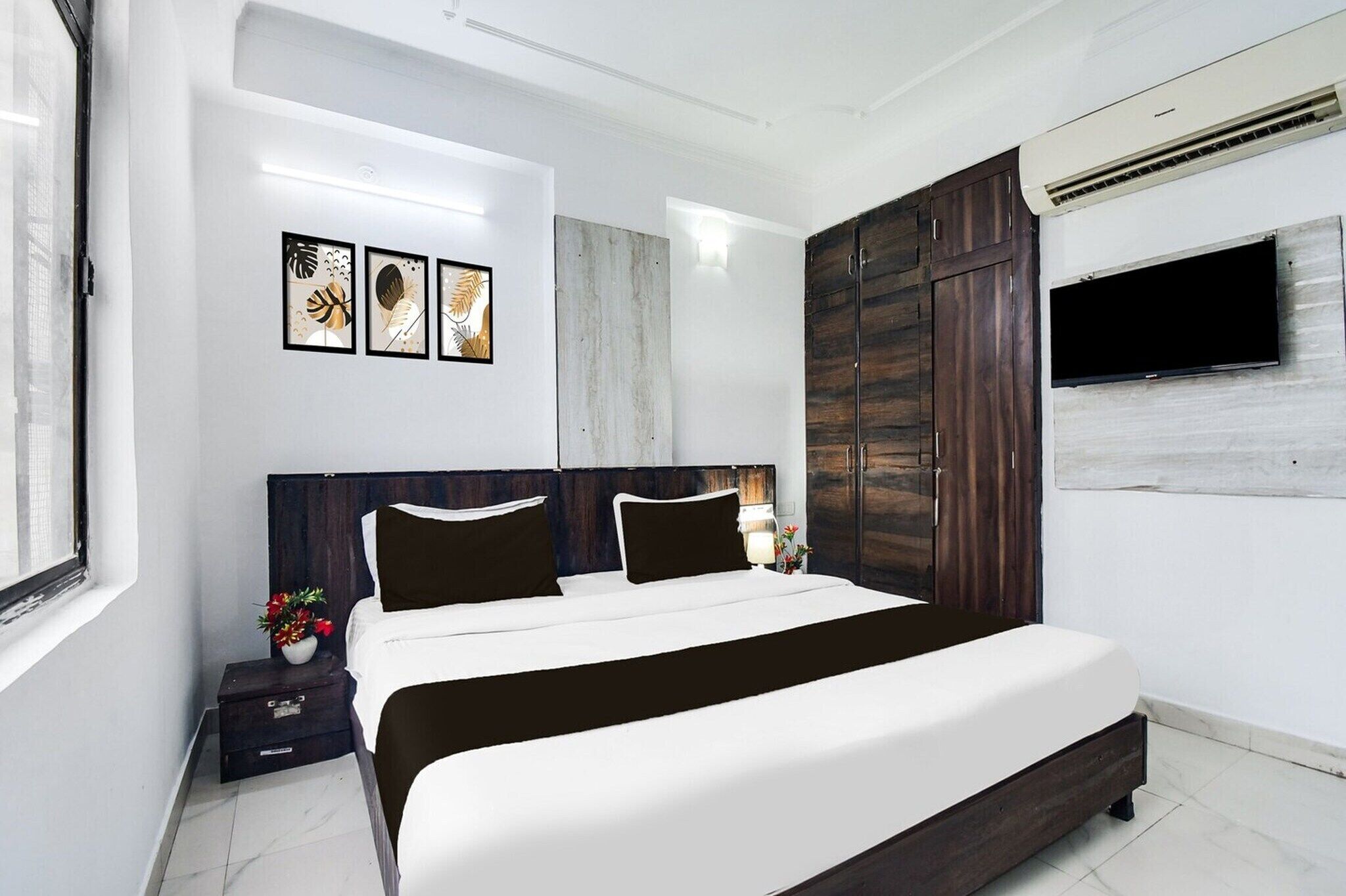 Escritorio y ropa de cama 