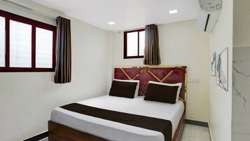 Skrivebord og sengetøy