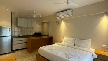 Deluxe Studio, 1 Double Bed, Kitchen | Private kitchen