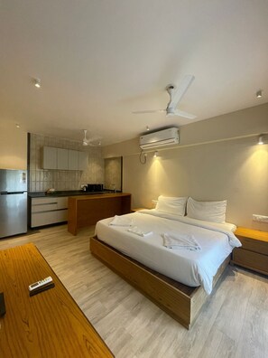 Deluxe Studio, 1 Katil Kelamin (Double), Kitchen | Dapur peribadi | Peti sejuk, meja makan 