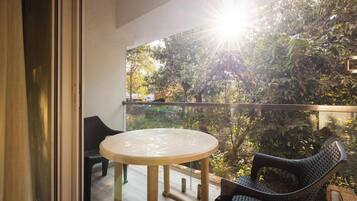 Suite, non-fumeurs, piscine privée | Balcon