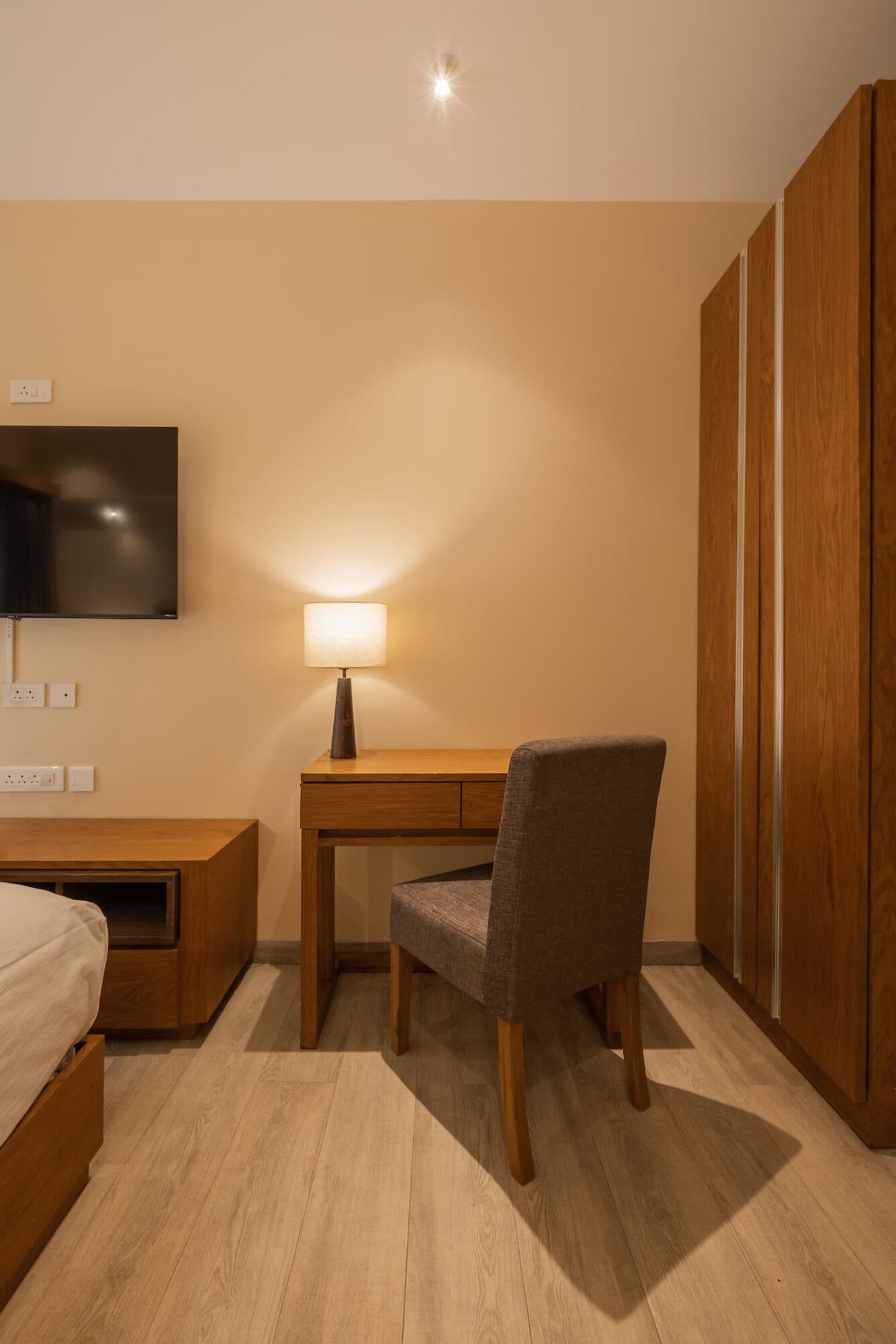 Desk, laptop workspace, free WiFi, bed sheets