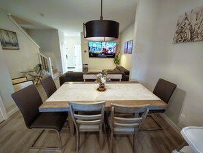 Dining - Modern 3 Bedroom + Office | 3 Full Bath | Near Fish Creek, Spruce Meadows, Golf (Calgary)