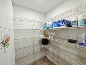 Interior - Modern 3 Bedroom + Office | 3 Full Bath | Near Fish Creek, Spruce Meadows, Golf (Calgary)