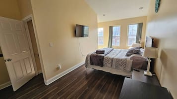 4 habitaciones, tabla de planchar con plancha y cuna de viaje