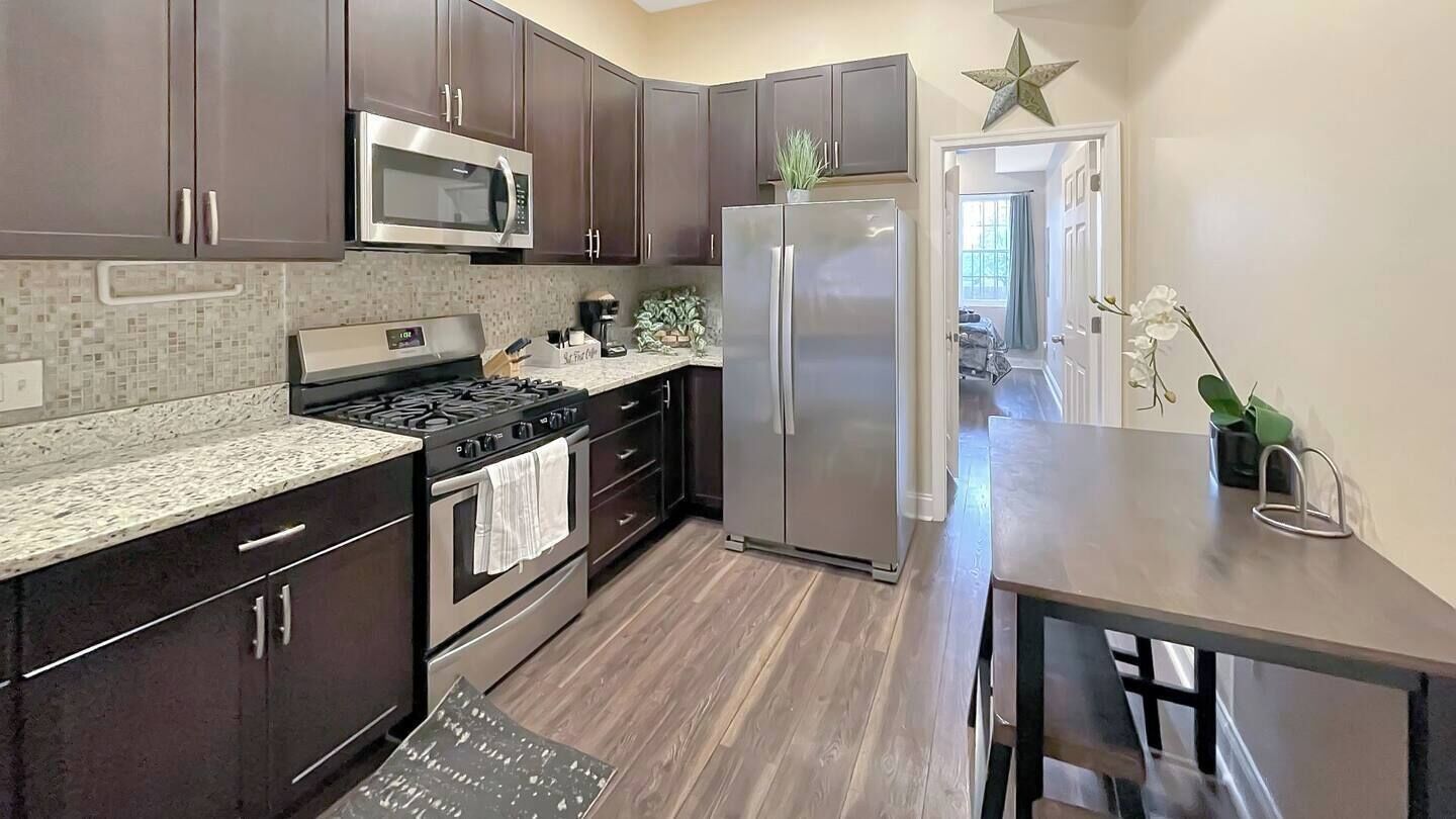 Refrigerador, microondas, horno y parrilla de estufa 