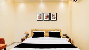 1 Schlafzimmer, Schreibtisch, Bettwäsche