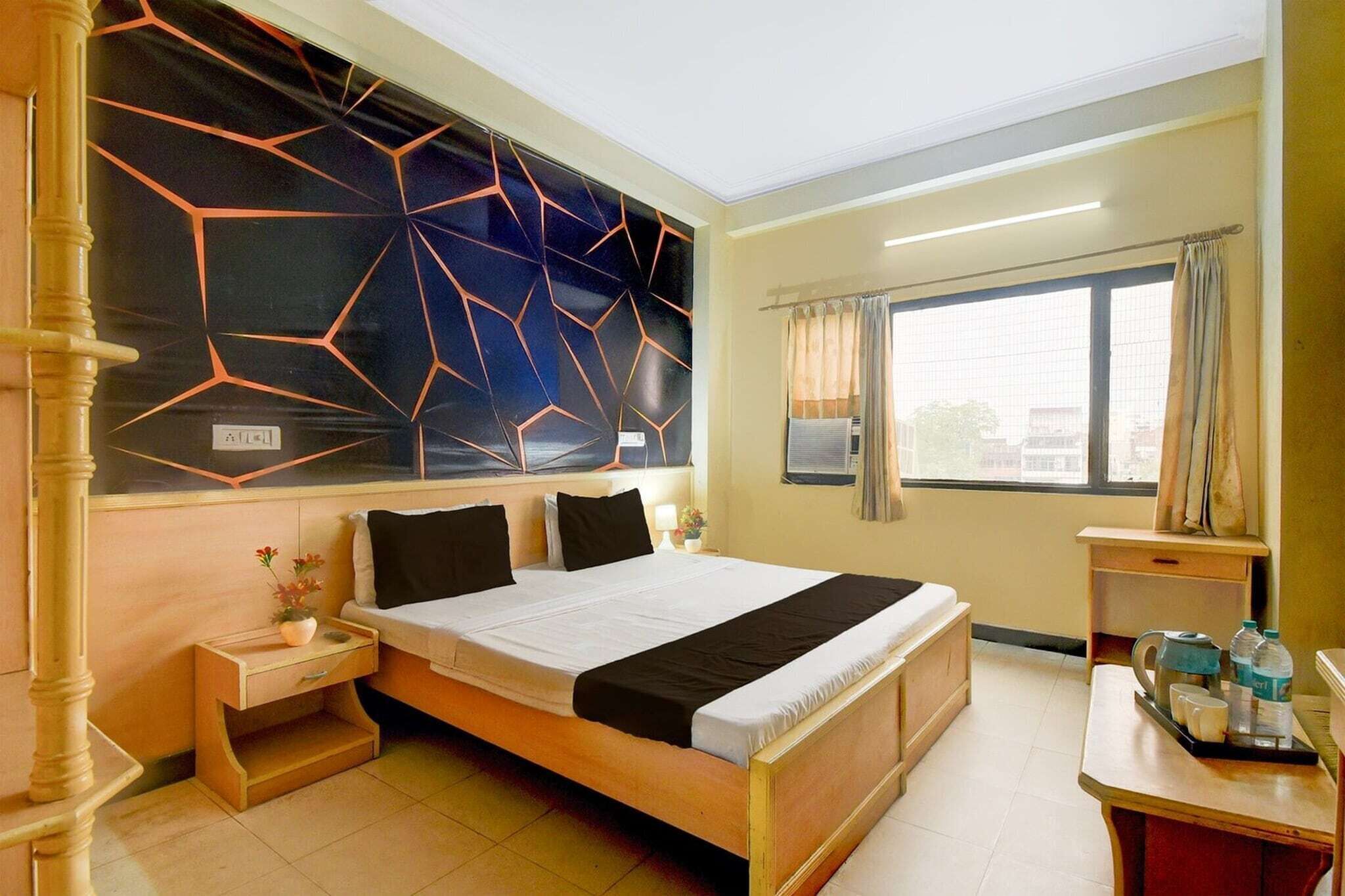 1 makuuhuone, työpöytä, vuodevaatteet