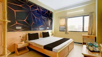 1 makuuhuone, työpöytä, vuodevaatteet