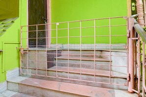 Property grounds - Hotel O Shakuntala Park Bus Terminus (Kolkata)