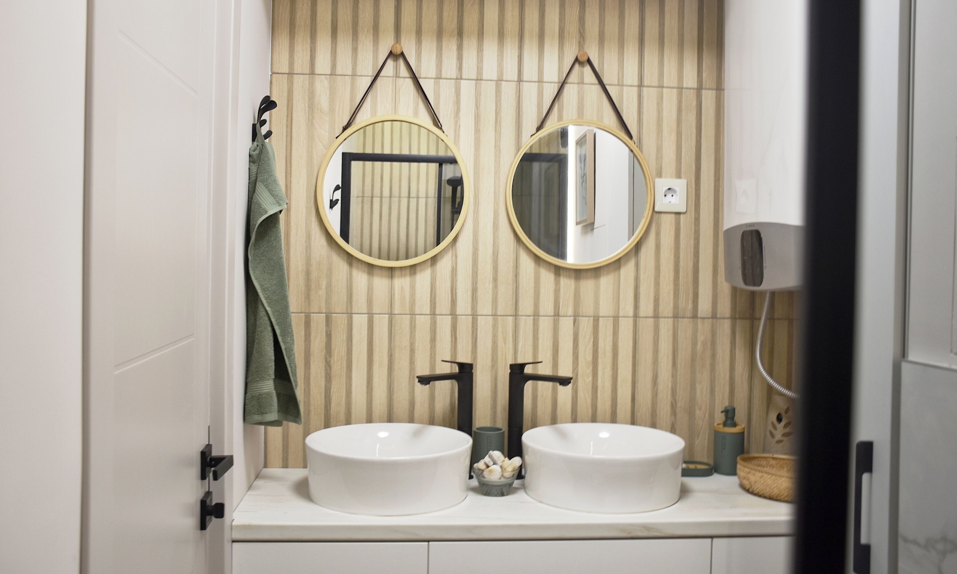 Dusche, Haartrockner, Bidet, Handtücher