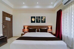 Escritorio y ropa de cama 