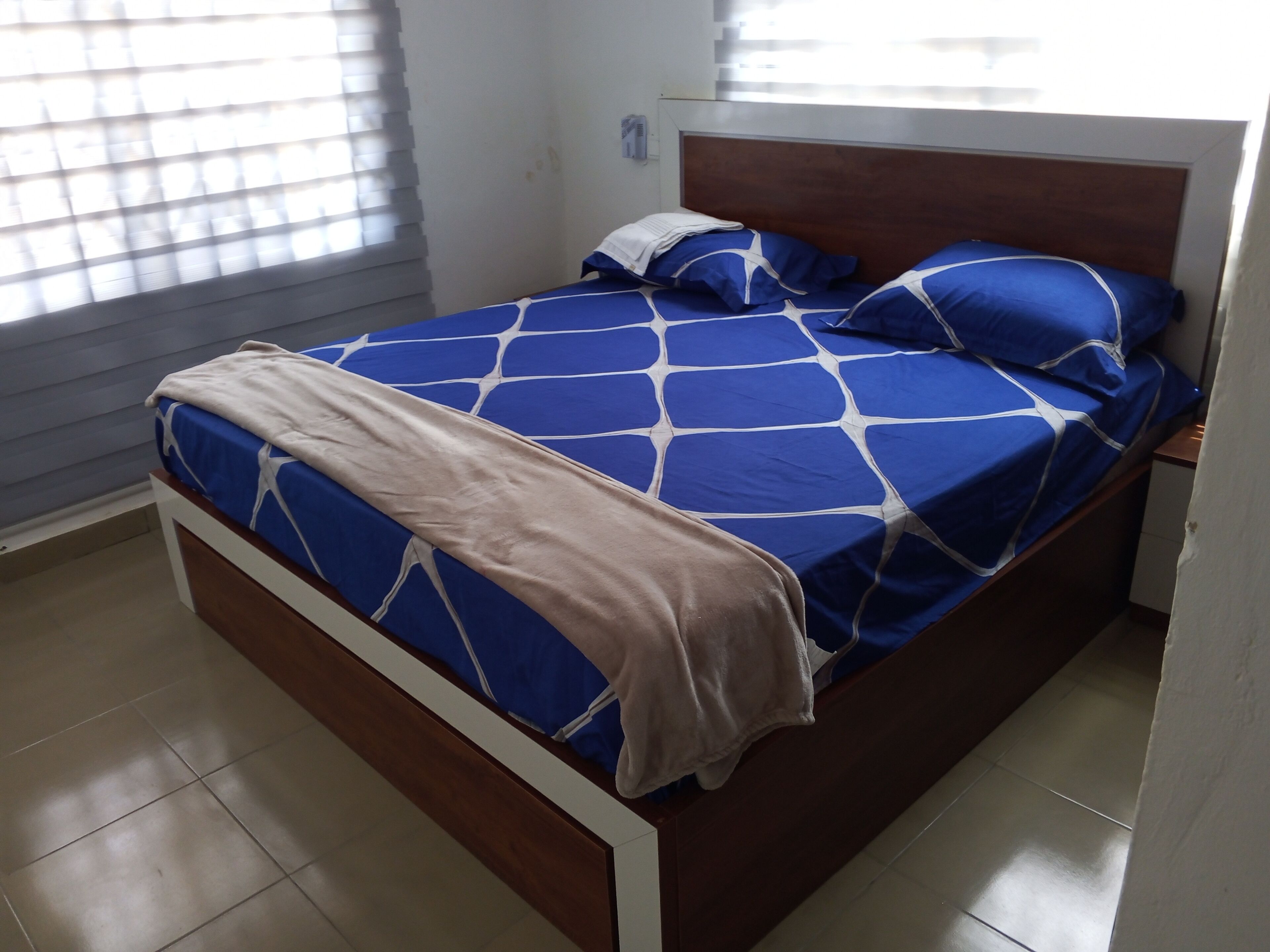 3 室のベッドルーム、アイロン / アイロン台、WiFi、ベッドシーツ