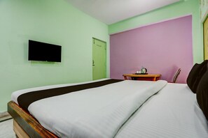 1 Schlafzimmer, Schreibtisch, Bettwäsche