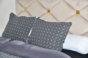 2 bedrooms, WiFi, bed sheets - Modern Ground Floor 2BR/3BA  En-Suite Bedrooms  3 Min to Beach & Surf (Essaouira)