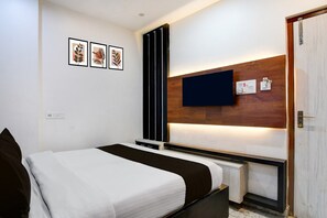 1 habitación, escritorio y ropa de cama 