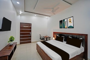 1 chambre, bureau, draps fournis