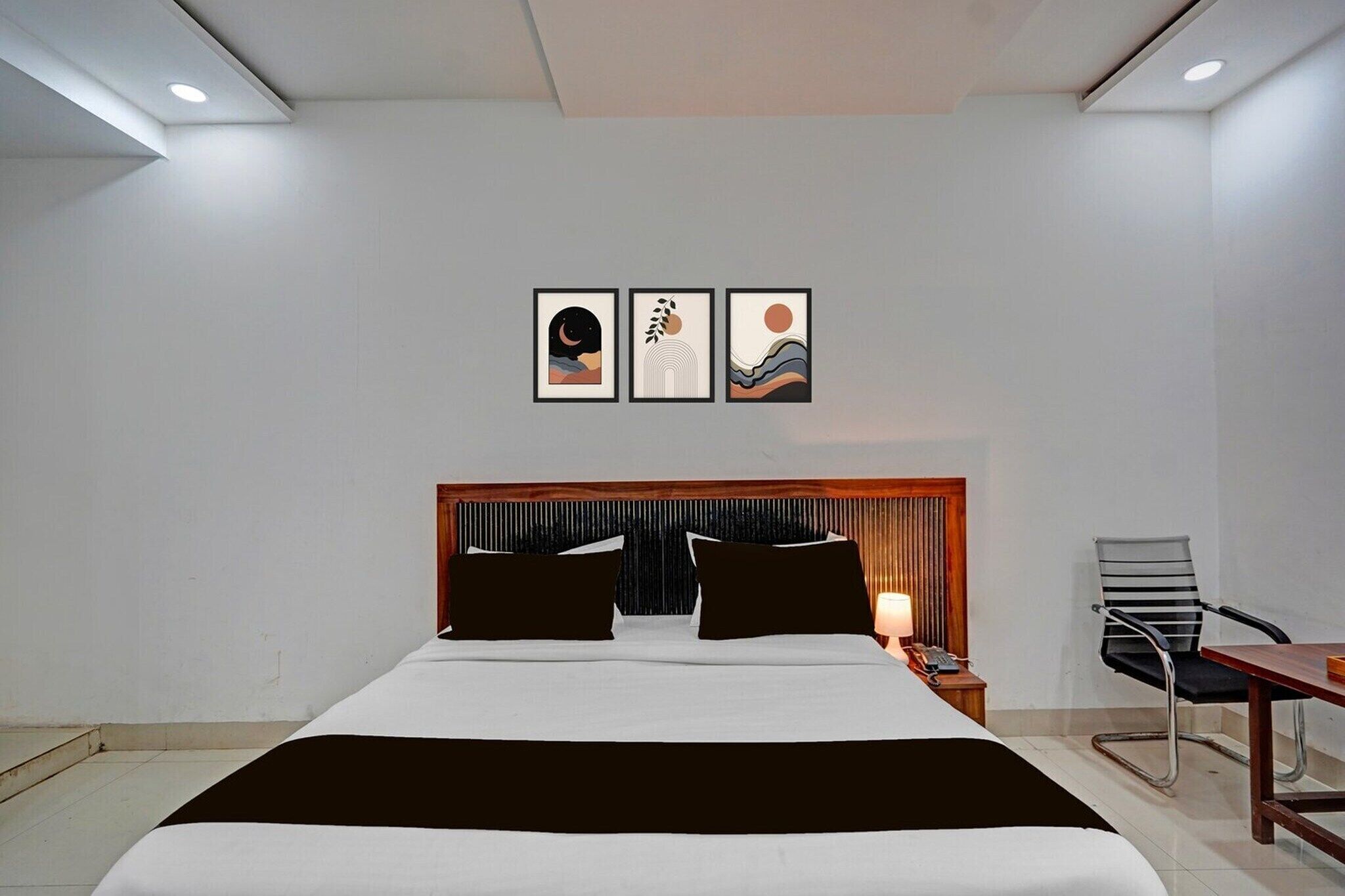 1 Schlafzimmer, Schreibtisch, Bettwäsche