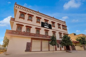 Unclassified image, 3 of 27, button - Collection O Jodhpur Cantt Railway (Jodhpur)