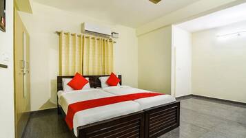 Escritorio, wifi gratis y ropa de cama