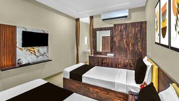 1 bedroom, desk, free WiFi, bed sheets