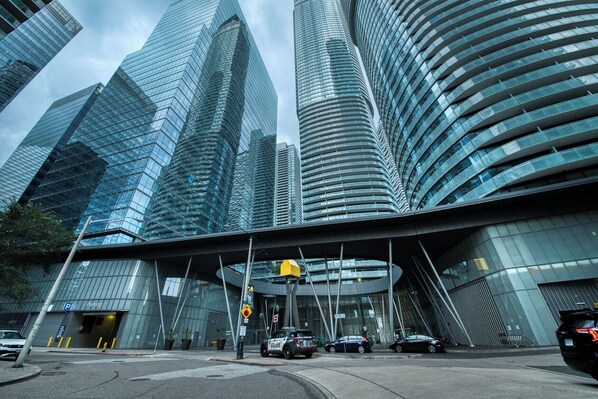 Exterior - The York Downtown Suites (Toronto)