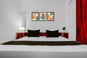 1 bedroom, desk, bed sheets - Hotel O Naroli Crossway Mathura (Mathura)
