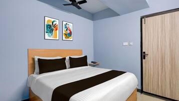 1 間睡房、書桌、床單