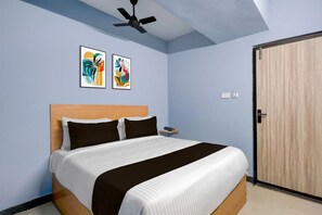 1 habitación, escritorio y ropa de cama 