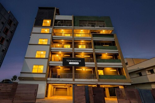 Townhouse Punnami Riverview Vihaan Square