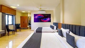 Una scrivania, Wi-Fi gratuito, lenzuola