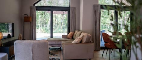 Smart TV, table tennis