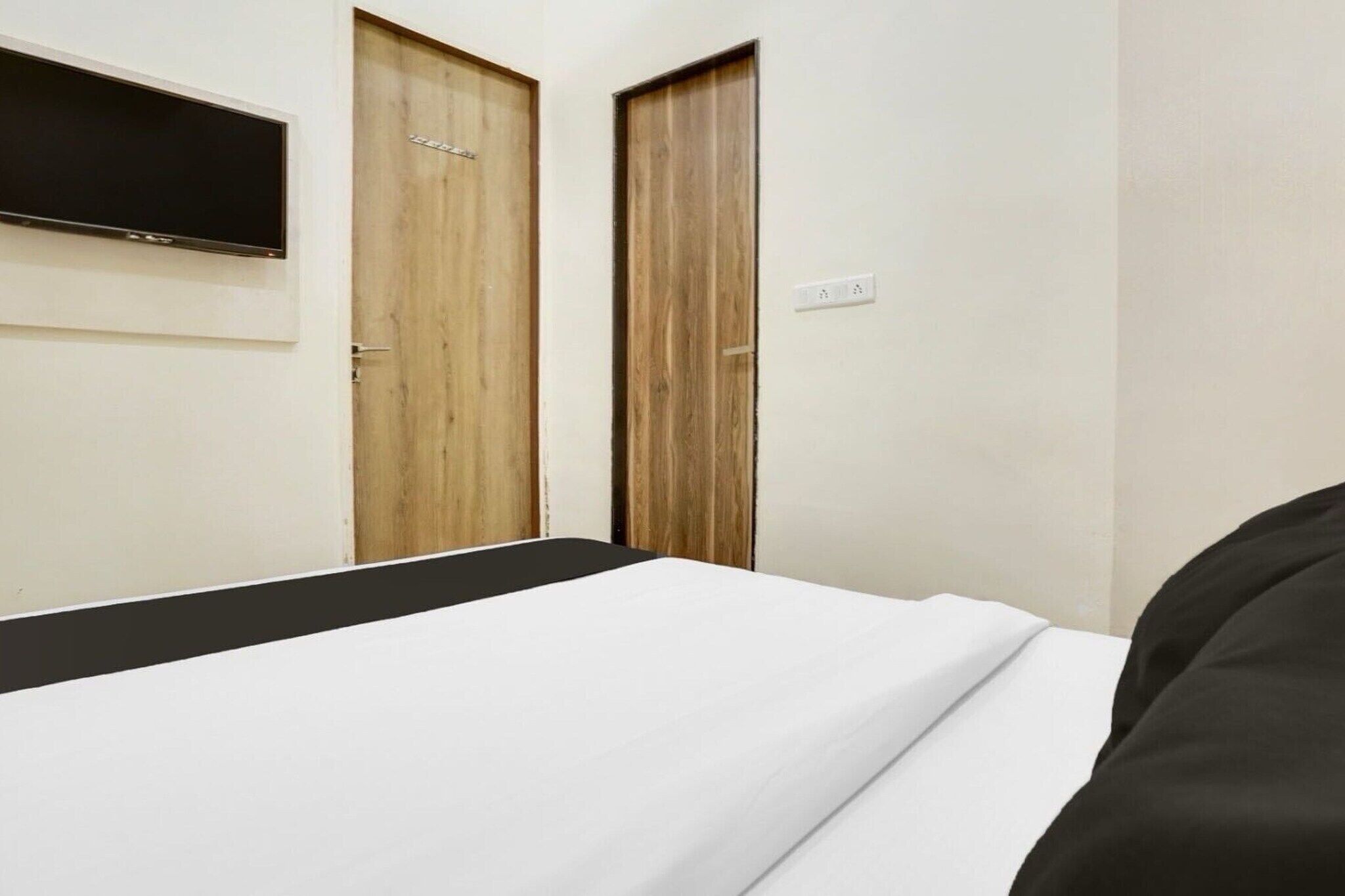 1 Schlafzimmer, Schreibtisch, Bettwäsche