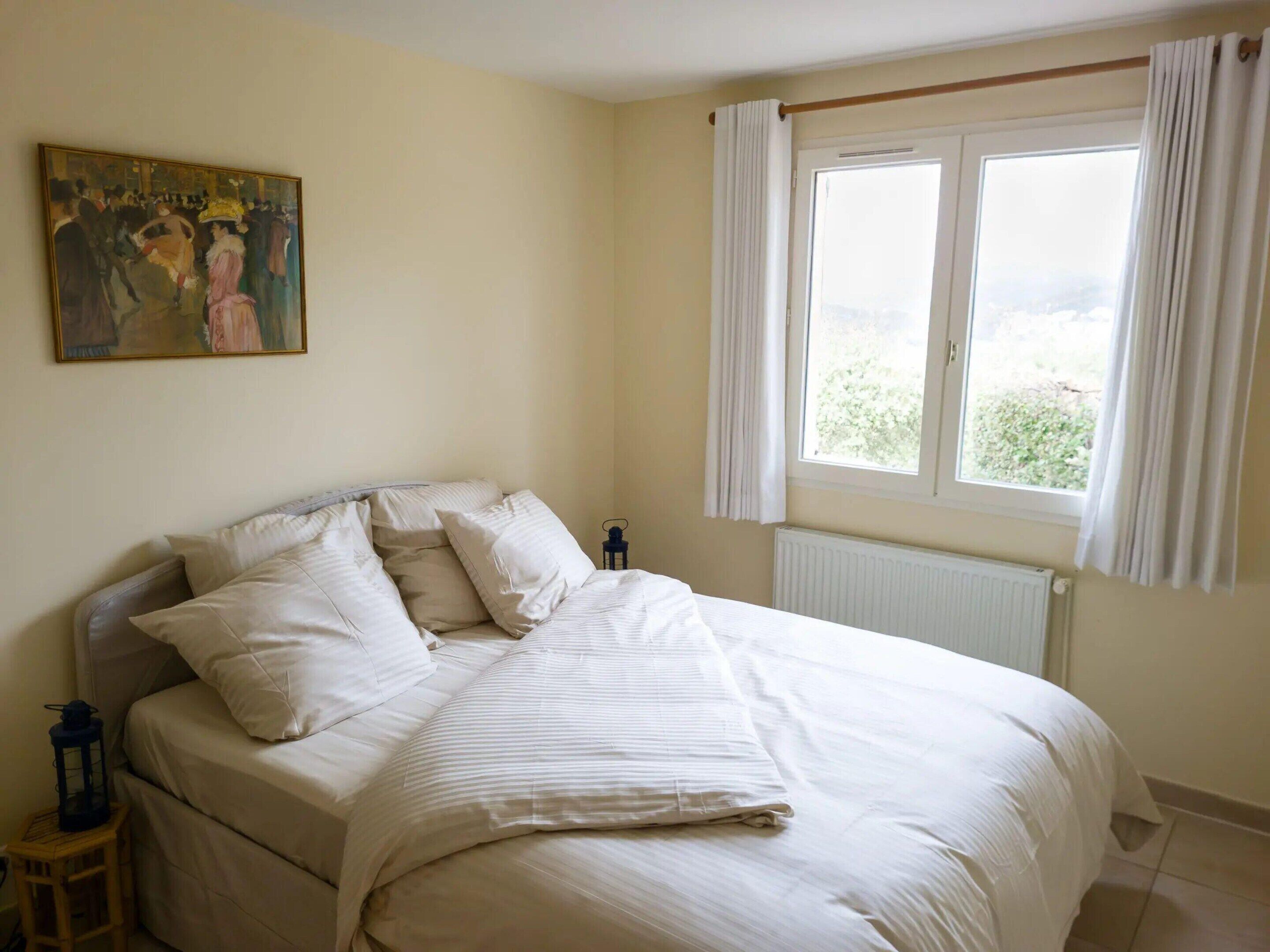 5 bedrooms, bed sheets