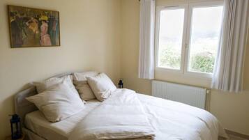 5 bedrooms, bed sheets