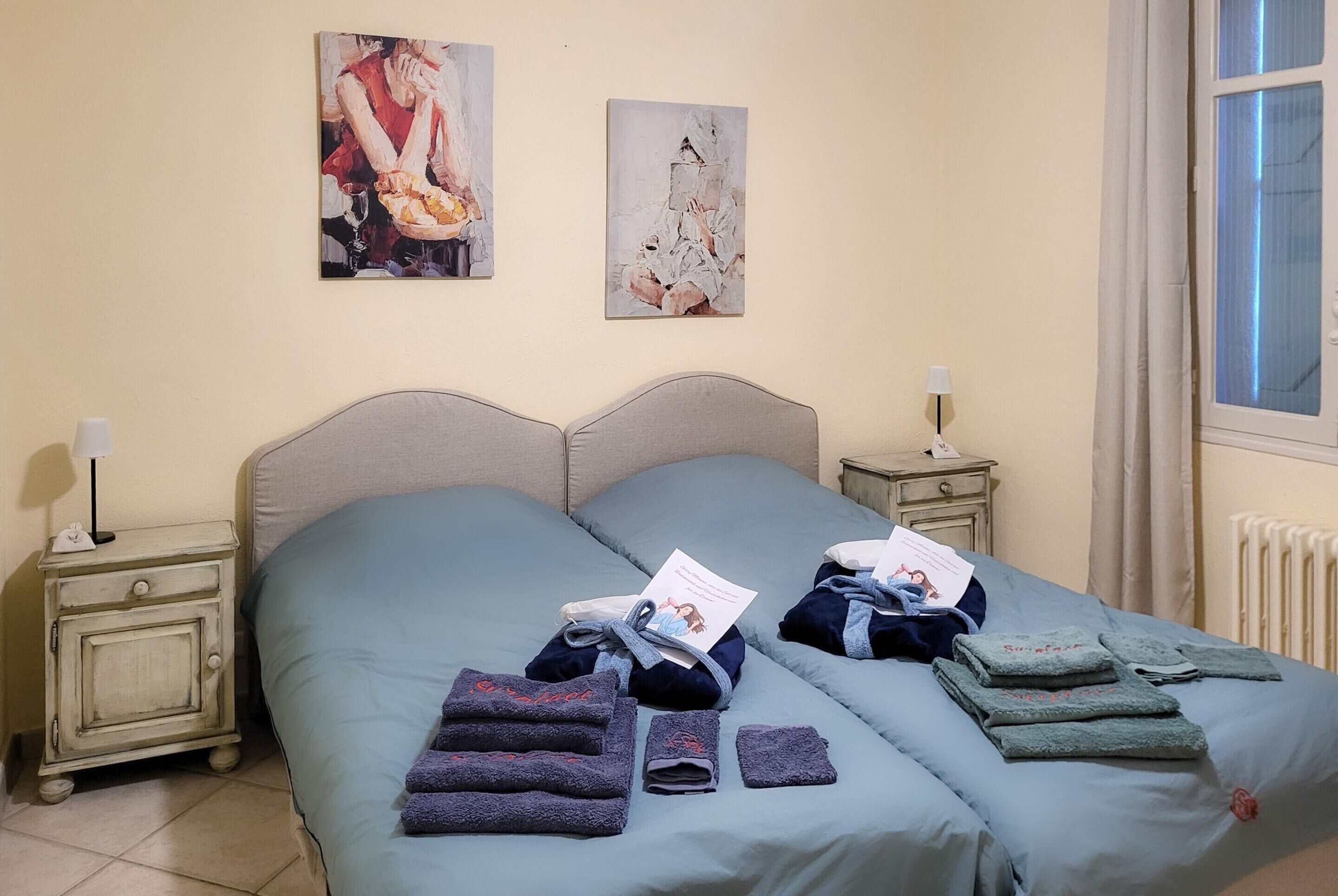 House | 5 bedrooms, bed sheets