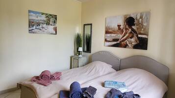 House | 5 bedrooms, bed sheets