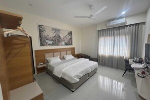 1 bedroom, desk, bed sheets