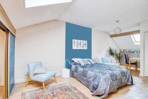 Unclassified image, 5 of 18, button - Rent family house near Paris - sleeps 10 5 bedrooms 2 bathrooms - Garden (Malakoff)