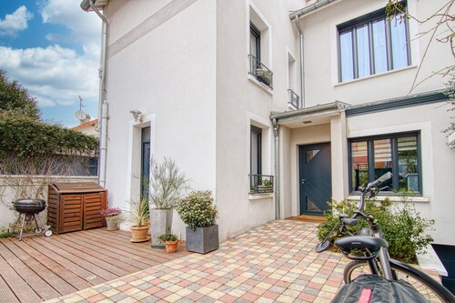 Loue maison familiale limitrophe Paris 14/15 Jardin, parking, metro