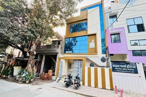 Unclassified image, 5 of 26, button - Collection O Meghdoot Garden (Indore)