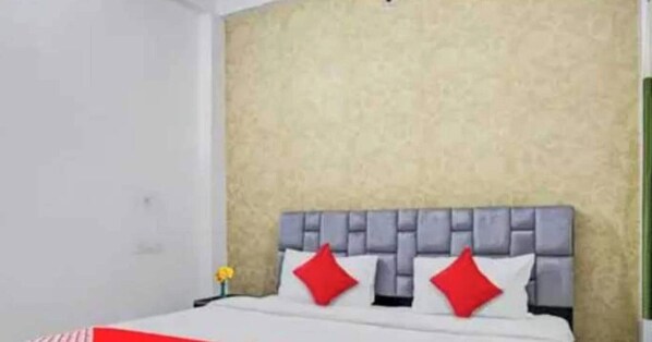 Skrivebord og sengetøy