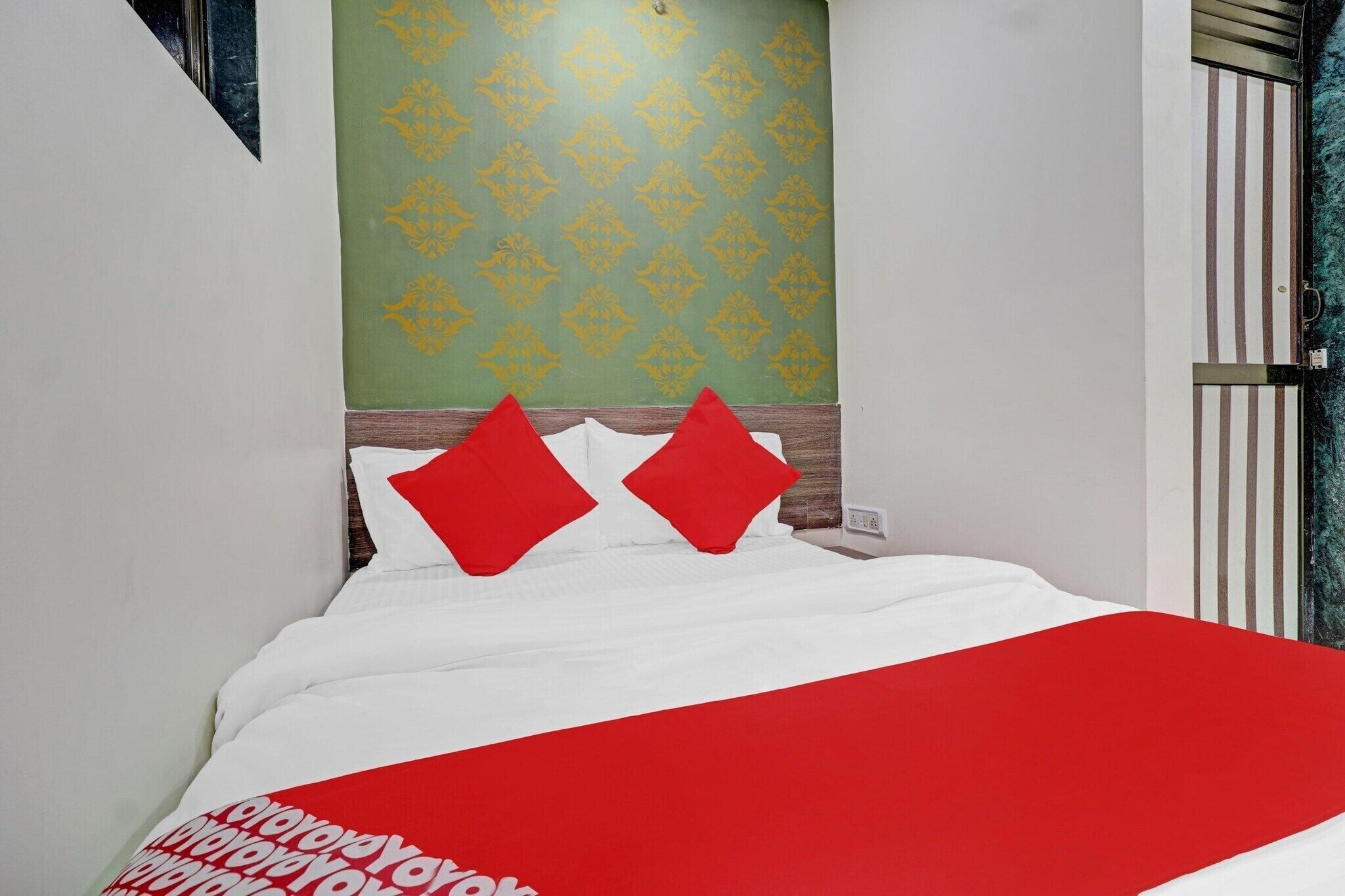 1 soveværelse, skrivebord, sengetøj