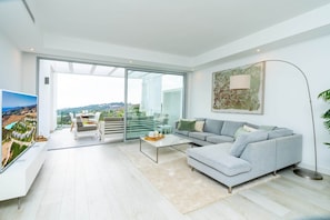 Smart TV - Alcazaba Lagoon Apartment for 4 Guests (Casares)