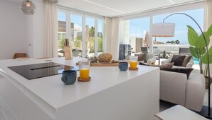 Coffee/tea maker, fridge, microwave, oven - Modern Villa Retreat in Mijas Costa (Mijas Costa)
